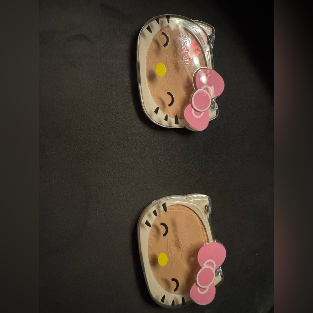 Charming Character Makeup Setting Powder with Pink Accents